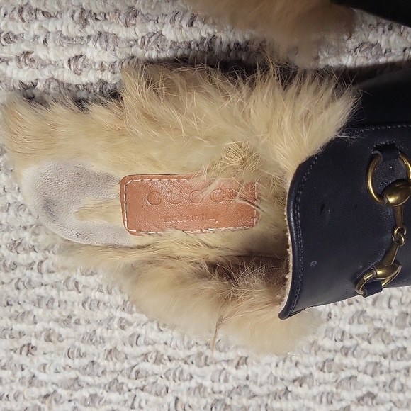 Gucci Black Leather Mules with Gold Hardware and Fur Trim - Picture 4 of 6